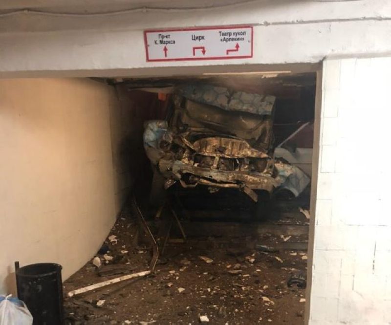 Омский таксист уснул за рулем и заехал в подземный переход