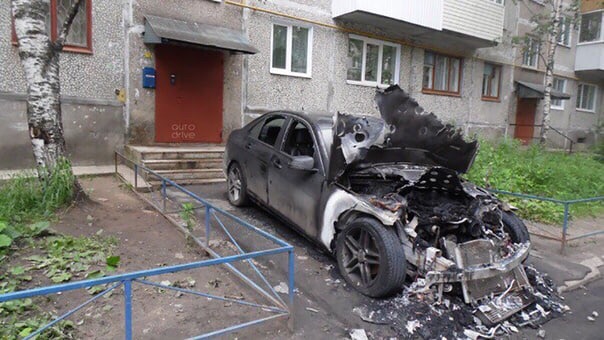 Очаровашка с красивыми доечками и старое авто